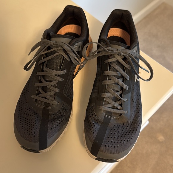 On cloud x3 trainers - Picture 2 of 2